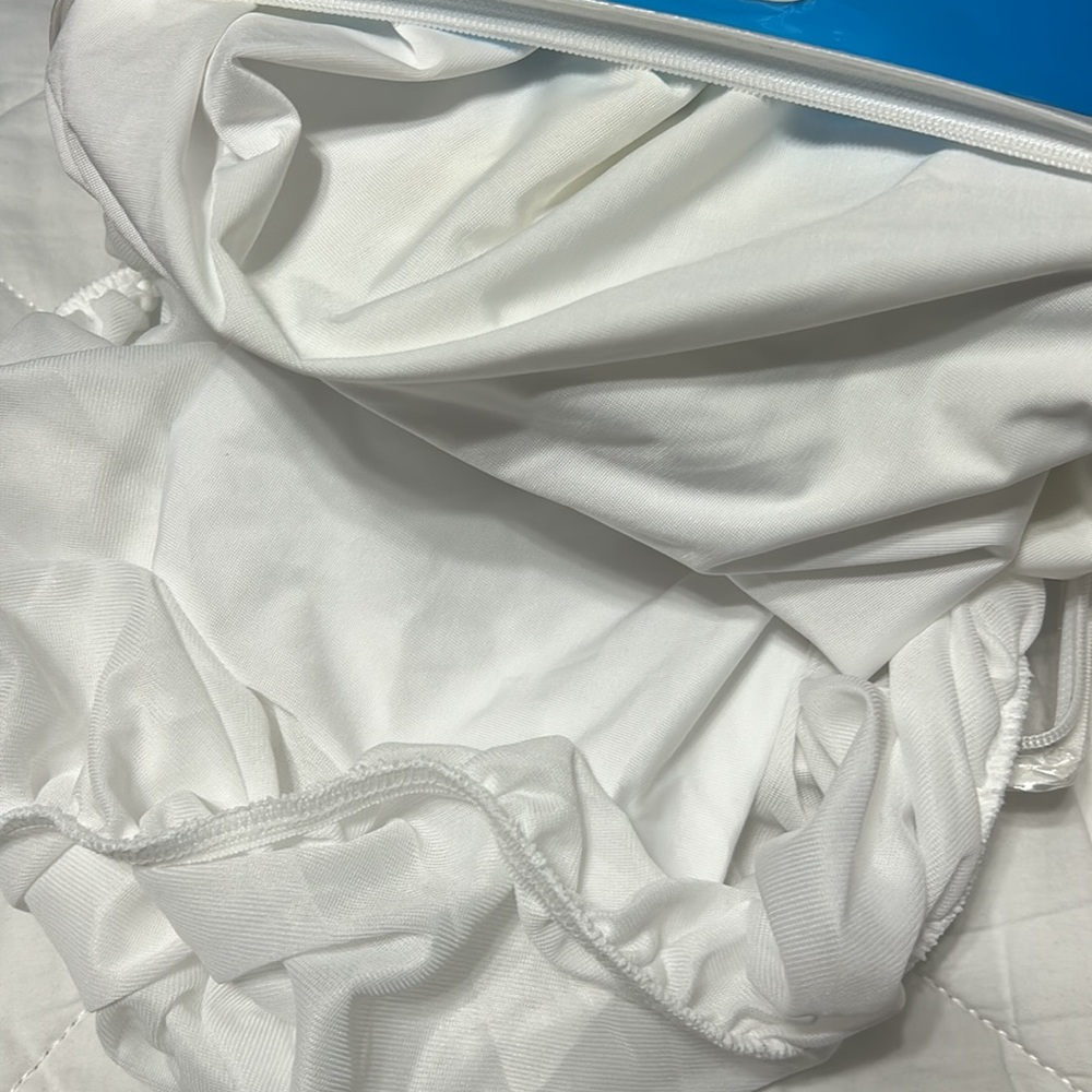 Mattress cover fitted cool touch in white water proof protection Allerease Twin - Picture 6 of 10